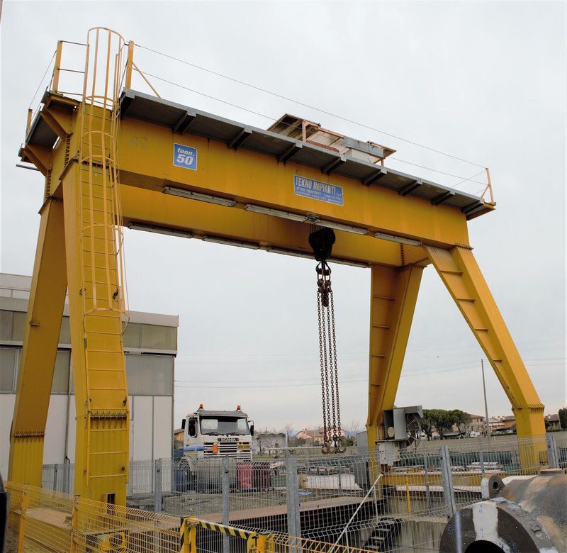 22-lifting-equipment-tekno-impianti-50-tons-external-crane-rossleduso